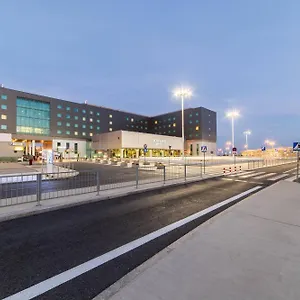 Courtyard By Marriott Airport Ξενοδοχείο