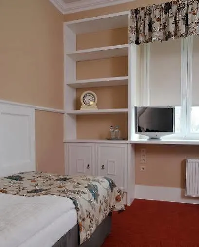 Bed & Breakfast American House Hennela Warsaw