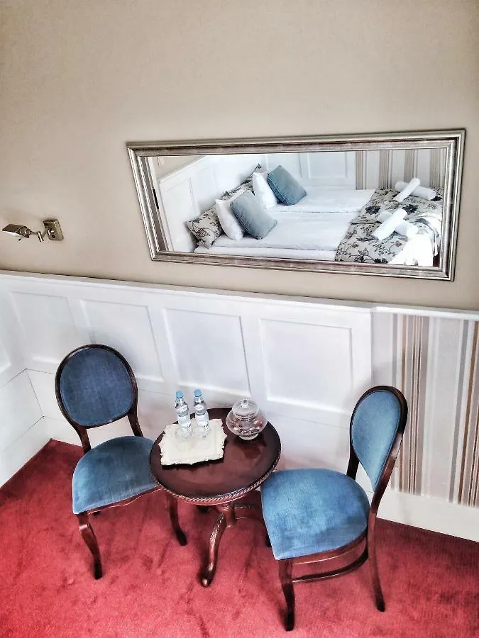 American House Hennela Warsaw Bed & Breakfast