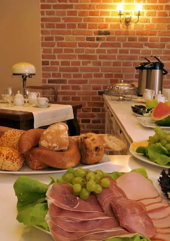 American House Hennela Warsaw Bed & Breakfast