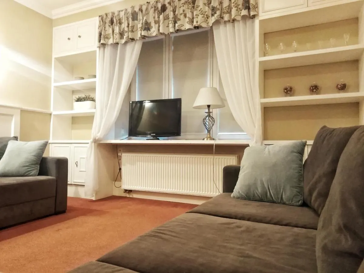 Bed & Breakfast American House Hennela Warsaw